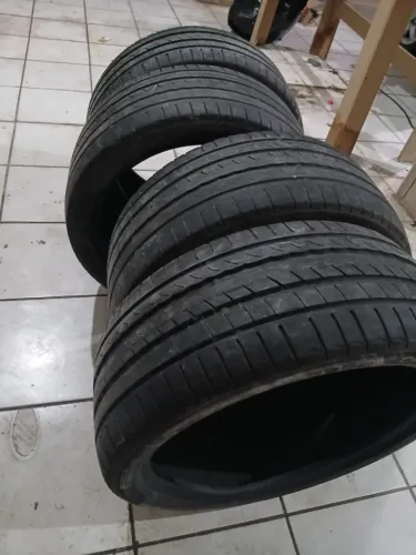 4 pneus P1 225 40 18