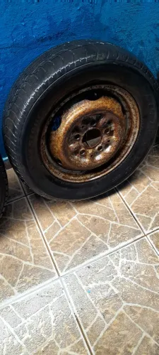 Roda com pneu aro 16 