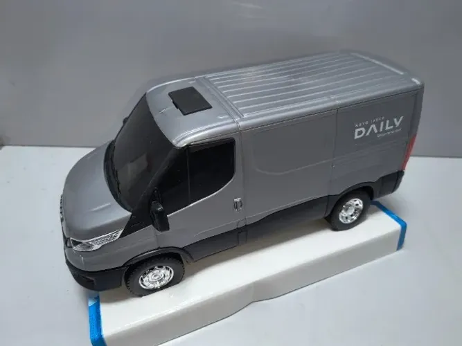 Carrinho Iveco Daily Van Furgao Plastico 1/20 Usuat Cor Cinza