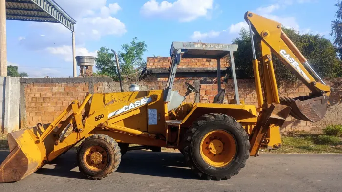Retroescavadeira Case 580H super