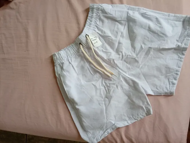 Short branco de linho
