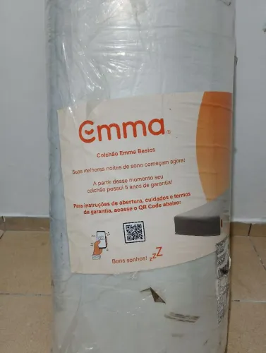 Colchão Solteiro Emma Basics com 17 cm de altura, 88 cm de largura e 188 cm  comprimento. 