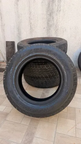 2 pneus novos e 4 usados 