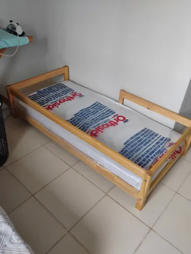 Cama infantil com colchão