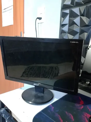 Monitor Acer 15 polegadas (VGA)