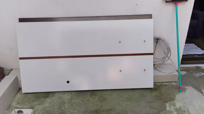Painel para Tv com 2 prateleiras de vidro