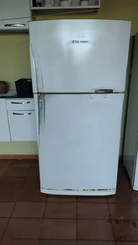 Geladeira Electrolux modelo DS600, super espasoza