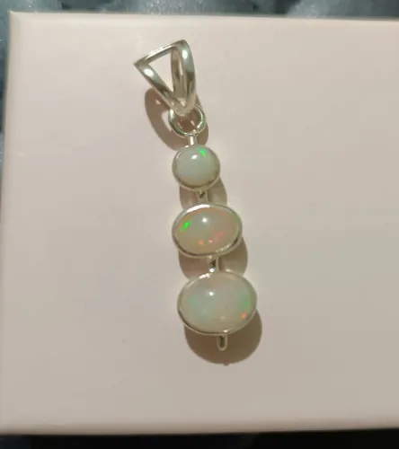 Pingente prata 925 com opalas sinteticas