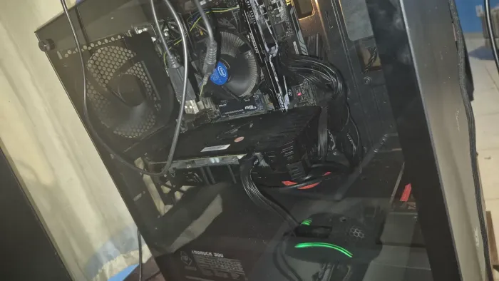 Computador com todos os periféricos