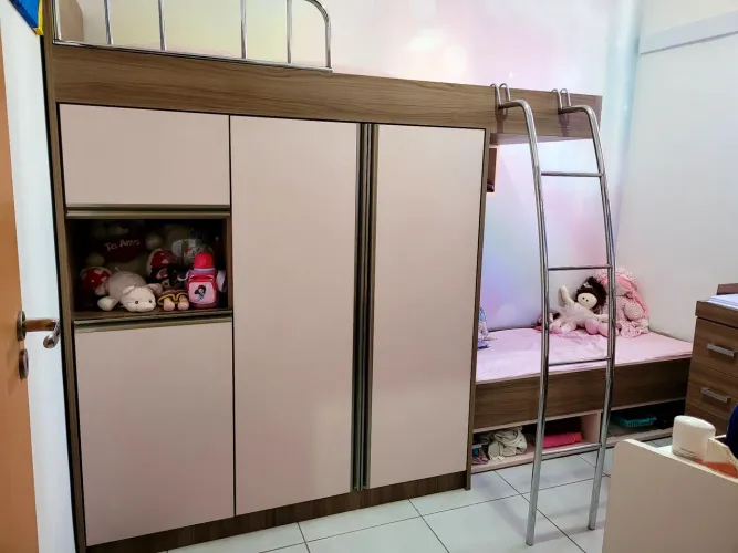 Guarda-roupa com cama e mini-cama MDF