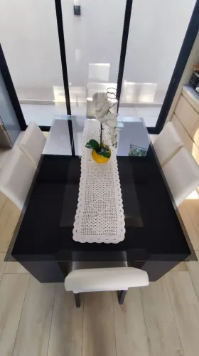 Mesa de Jantar MDF com Vidro fumê 8mm com 6 Cadeiras em Courino Branco