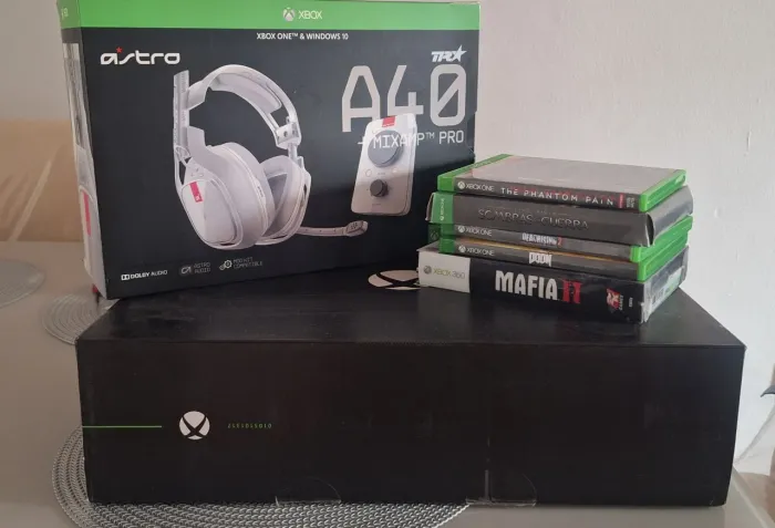 RARIDADE] Xbox One X Project Scorpio Edition + Astro A40 Pro + 5 Jogos