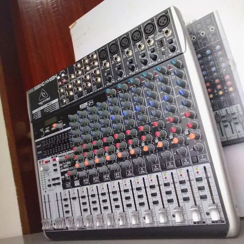X1832USB Mesa Som Analógica  Behringer 