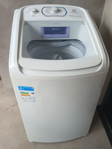 VENDE-SE MÁQUINA DE LAVAR ELECTROLUX 11 KG SEMI NOVA 