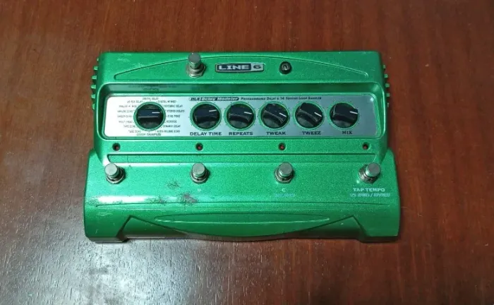DL4 DELAY LINE 6 - COM DUPLICADOR DE PRESETS
