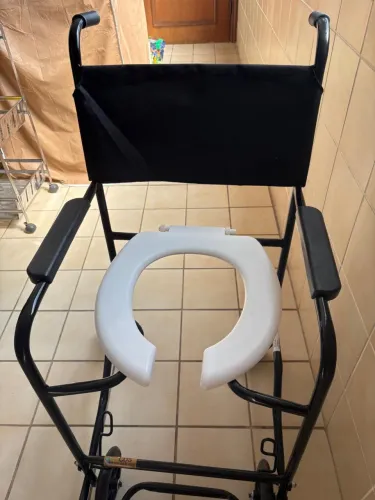 Cadeira de banho e andador super novos