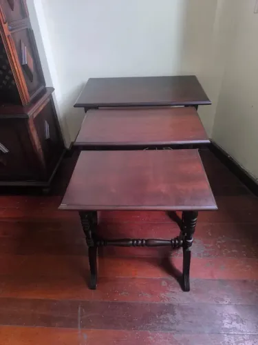 Mesa Ninho Tripla em Madeira Maciça - Oportunidade!