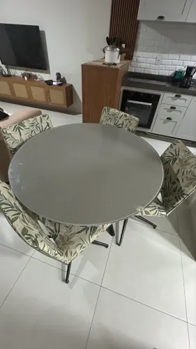 Mesa com cadeiras