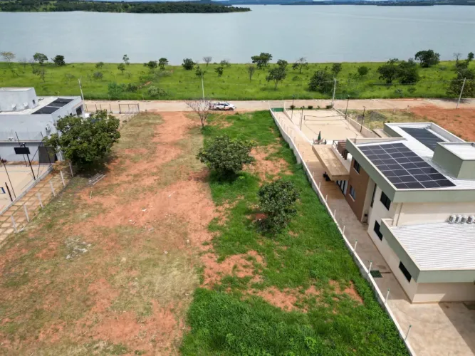 Vendo lote de frente pro Lago - Condomínio Mansões Bouganville