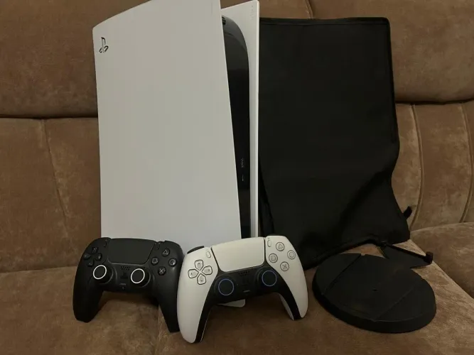PS5 Digital + 2 controles com grip+ Case anti-poeira e suporte