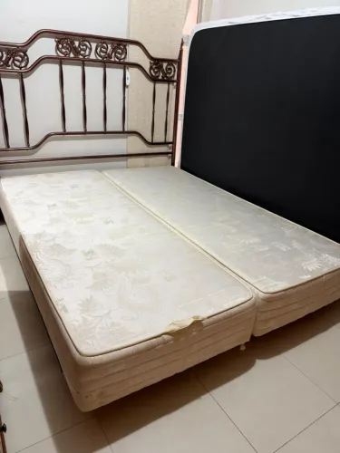CAMA QUEEN SIZE SEM COLCHÃO - R$ 600,00