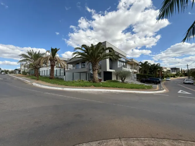 Casa em Condomínio 4 Suítes à Venda no Jardins Lisboa - Goiânia