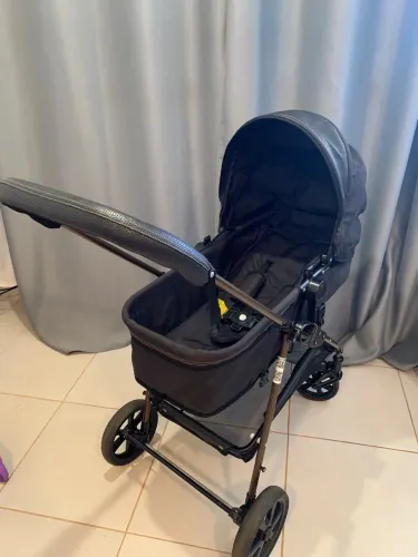 Vendo carrinho de bebê