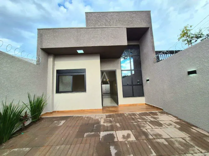 Casa à venda com 1 suíte e 2 quartos, localizada no Bairro Esmeralda, em Cascavel - Pr., p