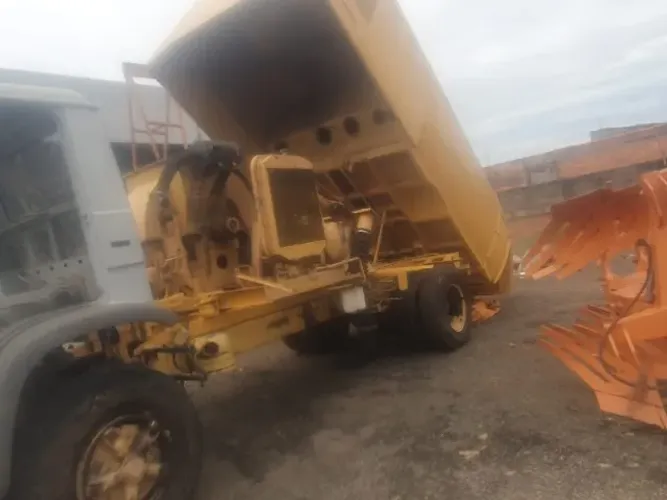 varredeira mecanica de 6m cubicos para por em cima do caminhao marca usimeca
