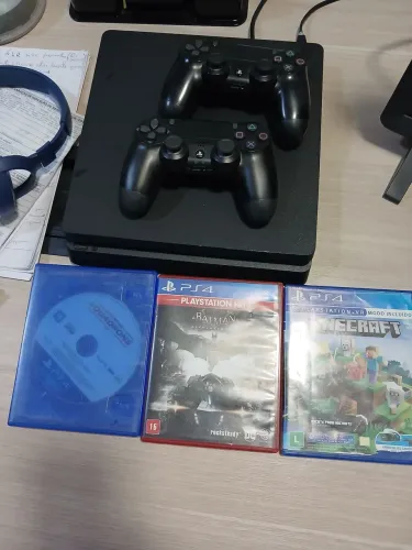 Ps4, 1 Terá de memória acompanha 5 jogos .