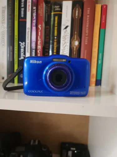 Câmera Nikon Coolpix S32 - À PROVA D'ÁGUA