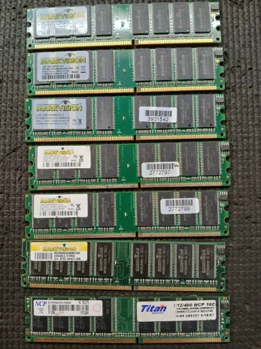 Lote de Memórias RAM DDR1e DDR3