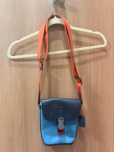 Bolsa Coach Original Azul/Preta com Alça Laranja - Crossbody