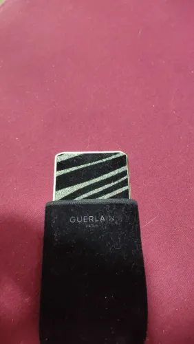 Vendo paleta de SOMBRAS da marca GUERLAIN. 4 cores exóticas, intocadas. Embalagem luxuosa.