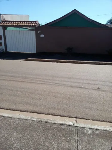 Vendo ou troco por casa na área urbana