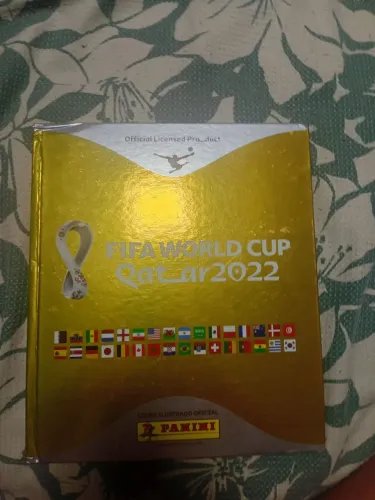 Álbum da copa 22 ouro (completo)
