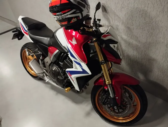 Vende se CB1000 ano 2013