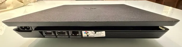 Ps4 slim 500gb com EAFC26 e Minecraft