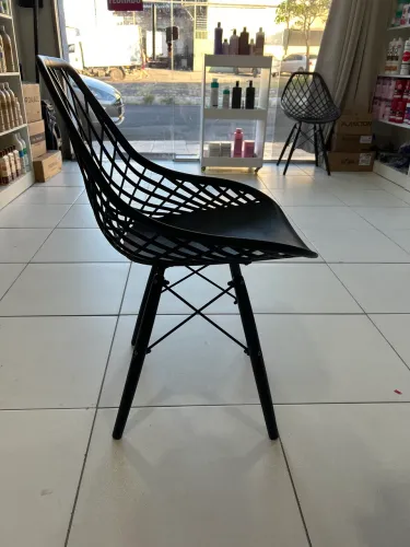 Cadeira pé palito preta
