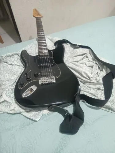 Guitarra Gianini strato canhota