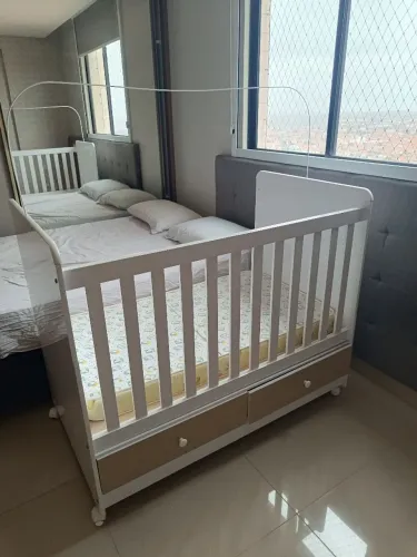 Berço 3 em 1 Vira Mini Cama + Colchão | Gaveteiros e Rodízios