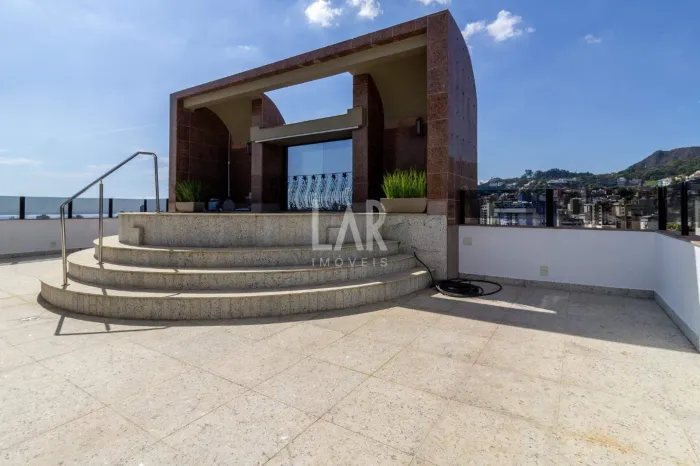 Cobertura de 442 m² á venda com 4 quartos, 4 banheiros, 4 suítes e 5 vagas de garagem no b