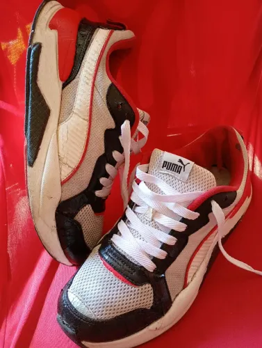 Tênis Puma,pra caminhar e ser feliz, tamanho 43, usado top demais, confortável e estiloso.
