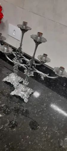 Candelabro Clássico de Metal Prateado - 3 Braços