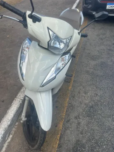 Biz bem conservada, moto tem multas de 130