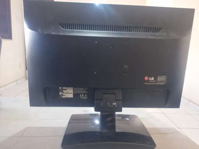 Monitor LG FLATRON19