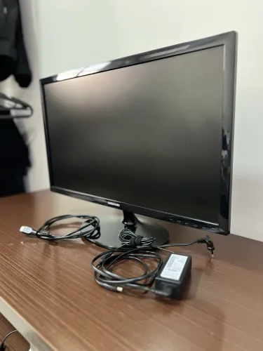 Monitor LED Samsung 24" 75hz - Excelente