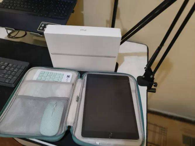 iPad 9 64GB Impecável + Kit Teclado, Mouse, Capas, Suporte e Acessórios