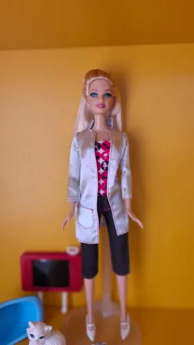 BONECA BARBIE CAT VET