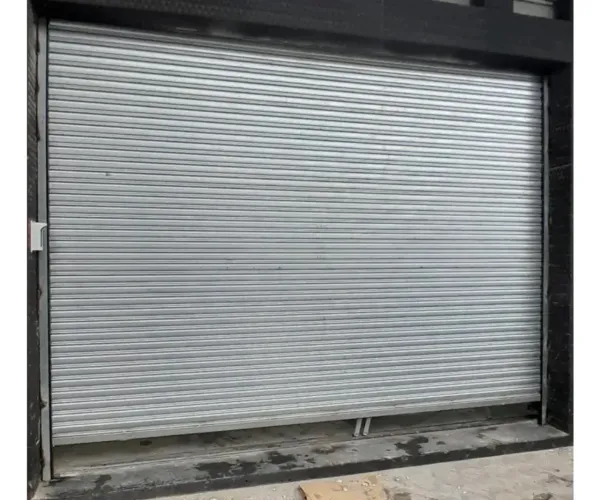 Porta de enrolar inox, comercial.